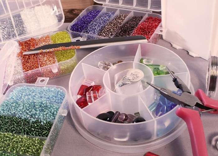 From Yarn to Sparkle: Discover the Magic of Beading Kits and Seed Beads